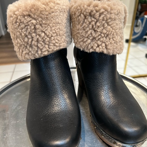UGG ankle boots. - Picture 2 of 7